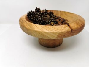 Mittelgroße Schale aus Kirschholz